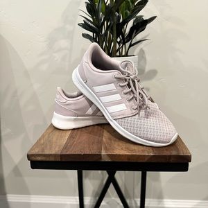 Women’s adidas shoes size 7